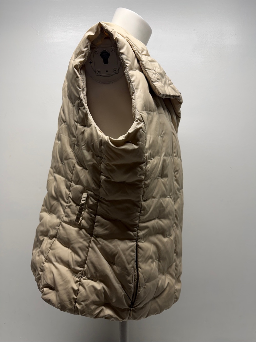Weekend MaxMara Vest Sleeveless Jacket Puffer Quilted Zip Snap Tan Beige Size 10 - Picture 3 of 10